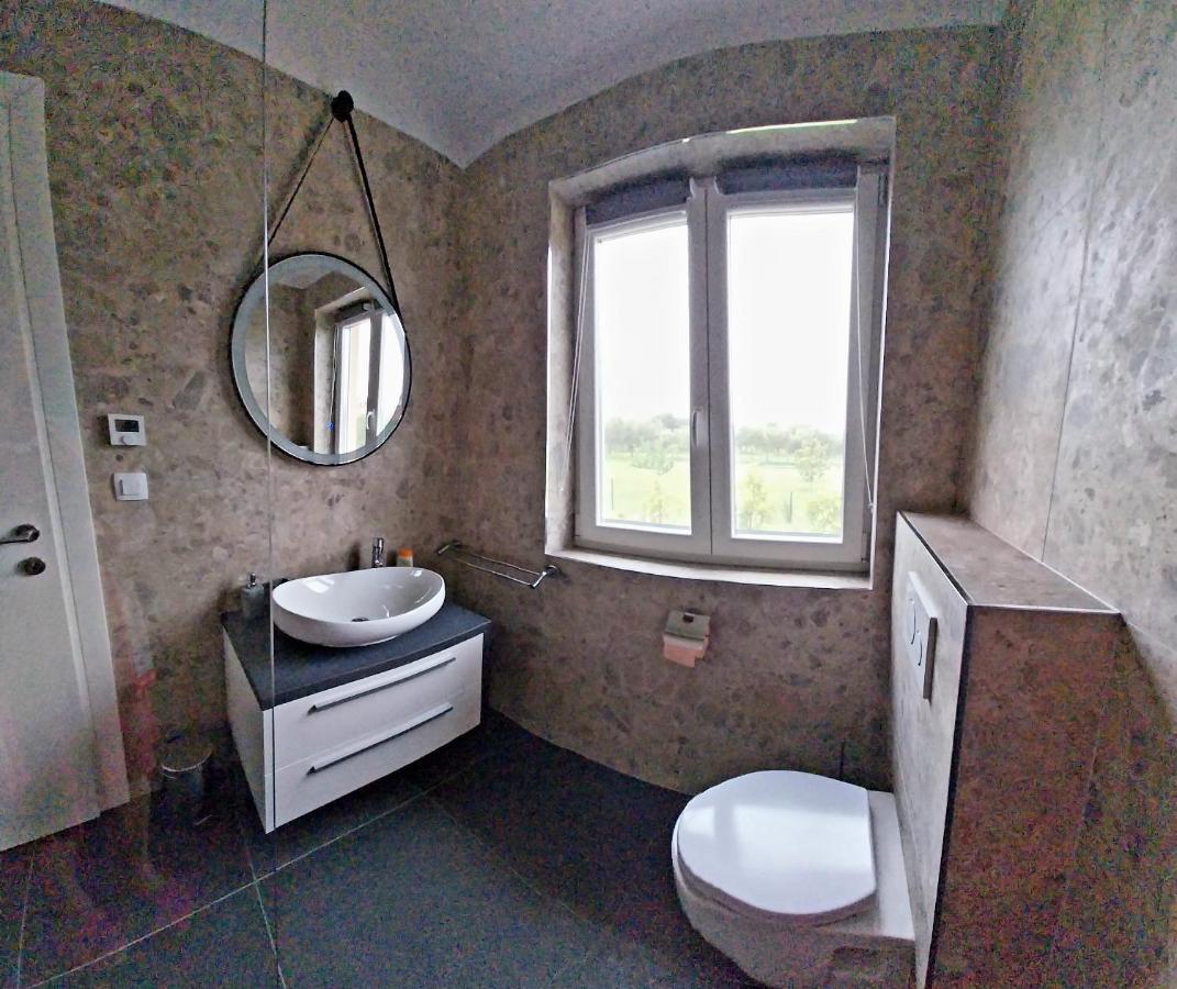Vila Dubravka - Schoen Und Komfortabel Inmitten Von Olivenbaeumen Und Weinbergen Mit Whirlpool Valtura Exterior photo
